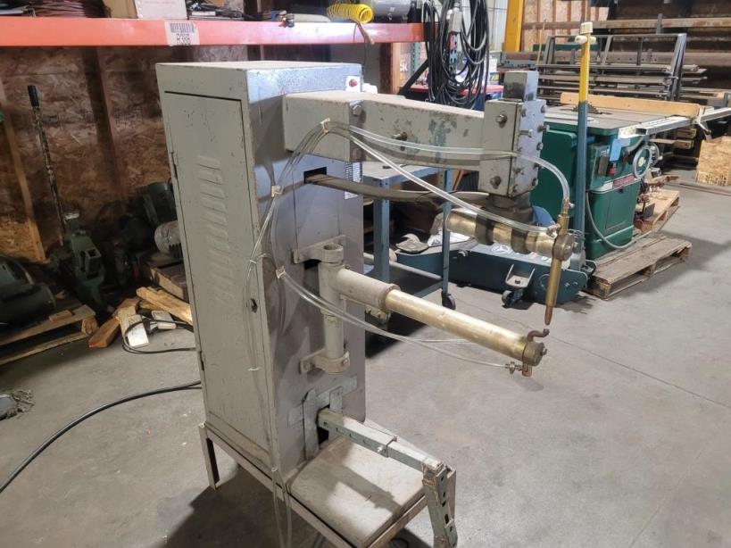 20 KVA, SPOTMATIC FOOT-OP SPOTWELDER, 22&quot;ARMS, MODEL#SW2022, USED