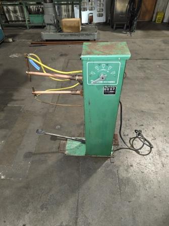 5 KVA, WESTERN ARC FOOT OP SPOTWELDER 19" ARMS, MODEL#SW130, USED