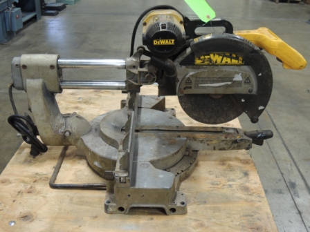 12&quot;, DEWALT DOUBLE BEVER SLIDING COMPOUND MITER SAW, MODEL#DW708, USED