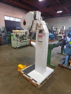 CLINCHING MACHINE, AZIMUTH, MODEL#H612, USED